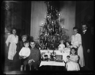 Familie an Heiligabend  1914