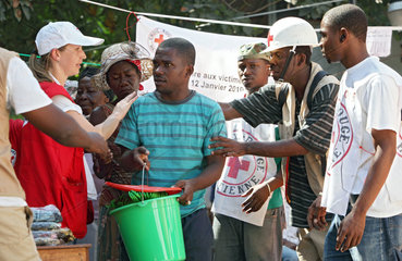 Carrefour  Haiti  Non Food Items Verteilung des Deutschen Roten Kreuzes