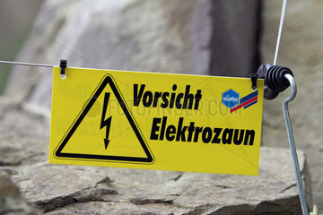 Berlin  Deutschland  Warnschild - Vorsicht Elektrozaun