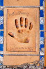 Cannes  Handabdruck des Schauspielers Anthony Quinn auf der Croisette