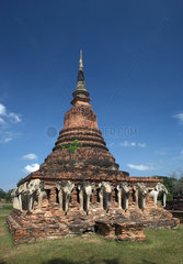 Sukhothai  Thailand  Wat Sorasak im Geschichtspark Sukhothai