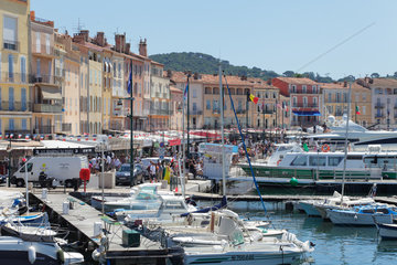 Saint Tropez  Frankreich  Yachten im Hafen von Saint Tropez an der Cote d'Azur