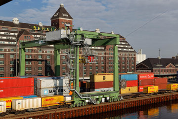 Berlin  Deutschland  Blick auf den Containerterminal Westhafen