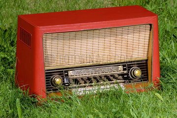 altes Roehrenradio Loewe Opta Apollo  1957