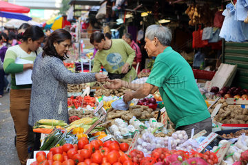 Hong Kong  China  Gemueseverkauf auf einem Wochenmarkt