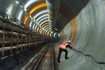 Berlin  Deutschland  Baugleise zur Tunnelbohrmaschine fuer den neuen U-Bahntunnel