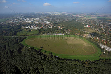 Hoppegarten  Deutschland  Luftaufnahme der Galopprennbahn Hoppegarten