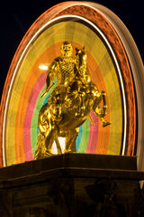 Dresden  Deutschland  der Goldene Reiter und Riesenrad vom Dresdner Stadtfest