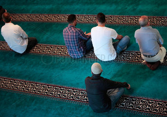 Berlin  Deutschland  Gottesdienst in der Sehitlik Moschee in Berlin