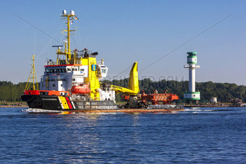 Kiel  Deutschland  das Schadstoffunfall-Bekaempfungsschiff der Kuestenwache