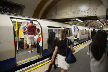 London  Grossbritannien  U-Bahn-Station Covent Garden (Piccadilly Line)