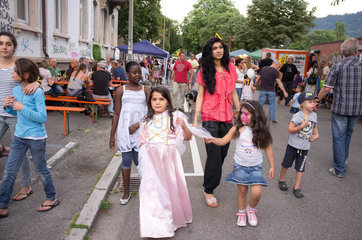Freiburg  Deutschland  Besucher auf dem multikulturellen Fest Suedwind in Freiburg