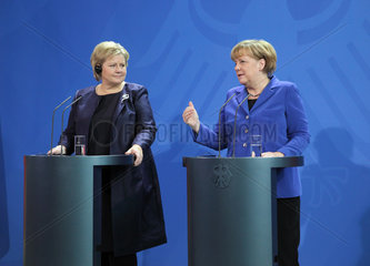 Berlin  Deutschland  Erna Solberg  Hoyre  norwegische Ministerpraesidentin  und Bundeskanzlerin Angela Merkel  CDU