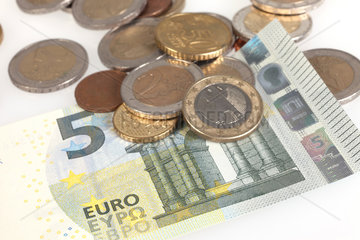 Berlin  Deutschland  5 Euro Schein und Euromuenzen