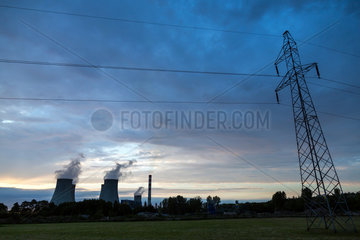 Turek  Polen  Braunkohlekraftwerk Adamow am Abend