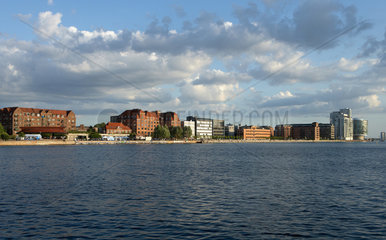 Kopenhagen  Daenemark  Blick ueber den Sydhavnen nach Islands Brygge