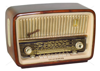 altes Roehrenradio von Telefunken  1961