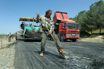 Vasilios  Tuerkische Republik Nordzypern  Strassenbauarbeiten