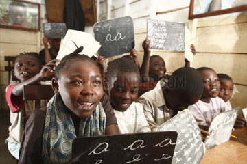 Alphabetisierungskurs im Slum Birere Township