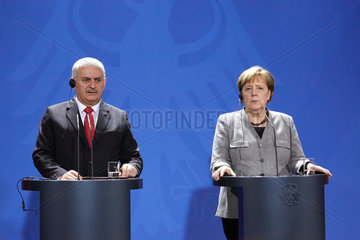 Berlin  Deutschland - Bundeskanzlerin Angela Merkel und der tuerkische Ministerpraesident Binali Yildirim.