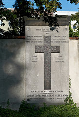 Berlin  Deutschland  Grab von Christoph Wilhelm Hufeland auf dem Dorotheenstaedtischen Friedhof