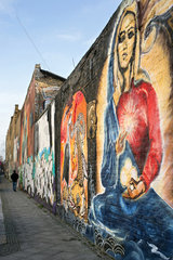 Berlin  Deutschland - Graffiti an Brandwaenden in Berlin-Pankow