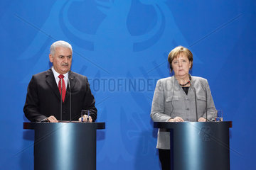 Berlin  Deutschland - Bundeskanzlerin Angela Merkel und der tuerkische Ministerpraesident Binali Yildirim.