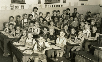 ueberfuellte Schulklasse  1948