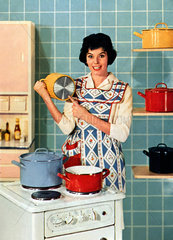Hausfrau in der Kueche  um 1958
