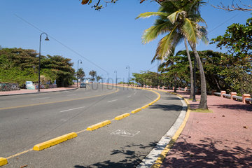 Puerto Plata  Dominikanische Republik  die neu gestaltete Kuestenstrasse Malecon