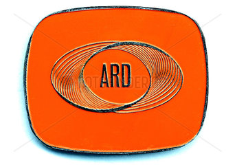 alte Anstecknadel mit erstem ARD-Logo  um 1959