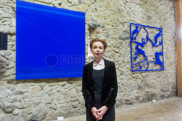 Zehdenick  Deutschland  Prinzessin Sibylle von Preussen bei einer Vernissage vor ihren Kunstwerken
