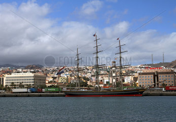 Santa Cruz de Tenerife  Spanien  das niederlaendische Segelschiff Stad Amsterdam im Hafen