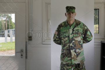 Rasdorf  Deutschland  Foto eines US-Soldaten im Wachhaus auf der Gedenkstaette Point Alpha