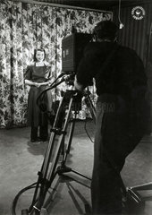 erste Fernsehversuche  Ansagerin Irene Koss  1951
