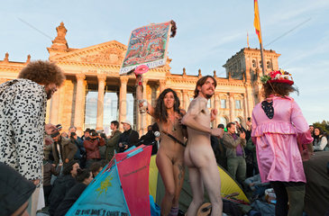 Berlin  Deutschland  Occupy-Bewegung vor dem Reichstag