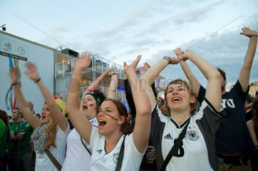 Posen  Polen  deutsche Fans bei der UEFA-Fanmeile am Plac Wolnosci