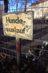 Berlin  Deutschland  Schild -Hundeauslauf-