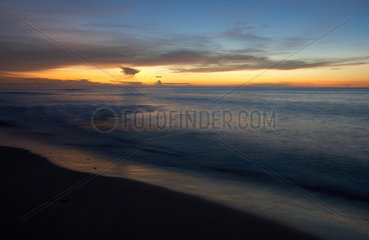Holetown  Barbados  Sonnenuntergang bei Sunset Crest Beach