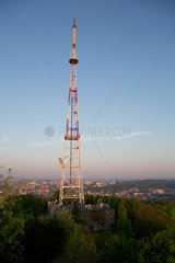 Lemberg  Ukraine  der Fernsehturm von Wysokyi Samok bei Sonnenaufgang