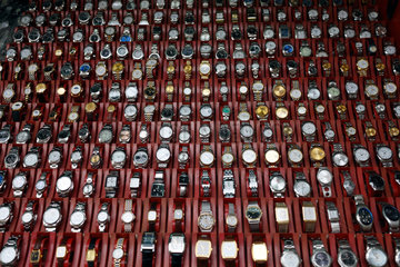 Hongkong  China  Stand mit kopierten Armbanduhren in den Strassen von Sham Shui Po