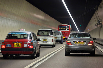 Hong Kong  China  Autos im Cross-Harbour Tunnel