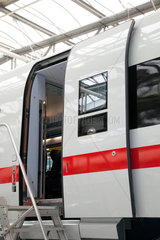 Krefeld  Deutschland  Siemens Mobility  Tuer des neuen ICE 3