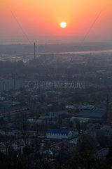 Lemberg  Ukraine  Sonnenaufgang ueber der Stadt