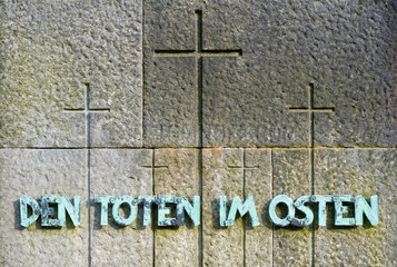 Berlin  Deutschland  Gedenkstein fuer die Toten im Osten