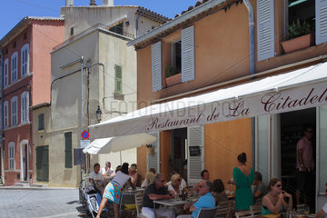 Saint Tropez  Frankreich  Touristen im Restaurant de La Citadelle in Saint Tropez