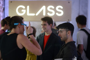 Berlin  Deutschland  Praesentation der Datenbrille Google Glass