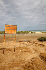 Lahami Bay  Aegypten  Warnschild im Naturschutzgebiet Lahami Bay