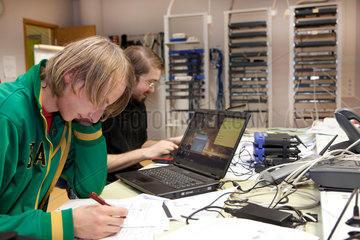 Tallinn  Estland  Studenten arbeiten am Computer im Estonian Information Technology College