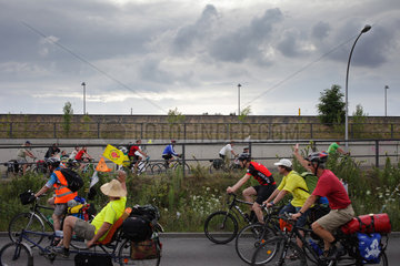 Berlin  Deutschland  Demonstration von Fahrradfahrern gegen den Ausbau der Stadtautobahn